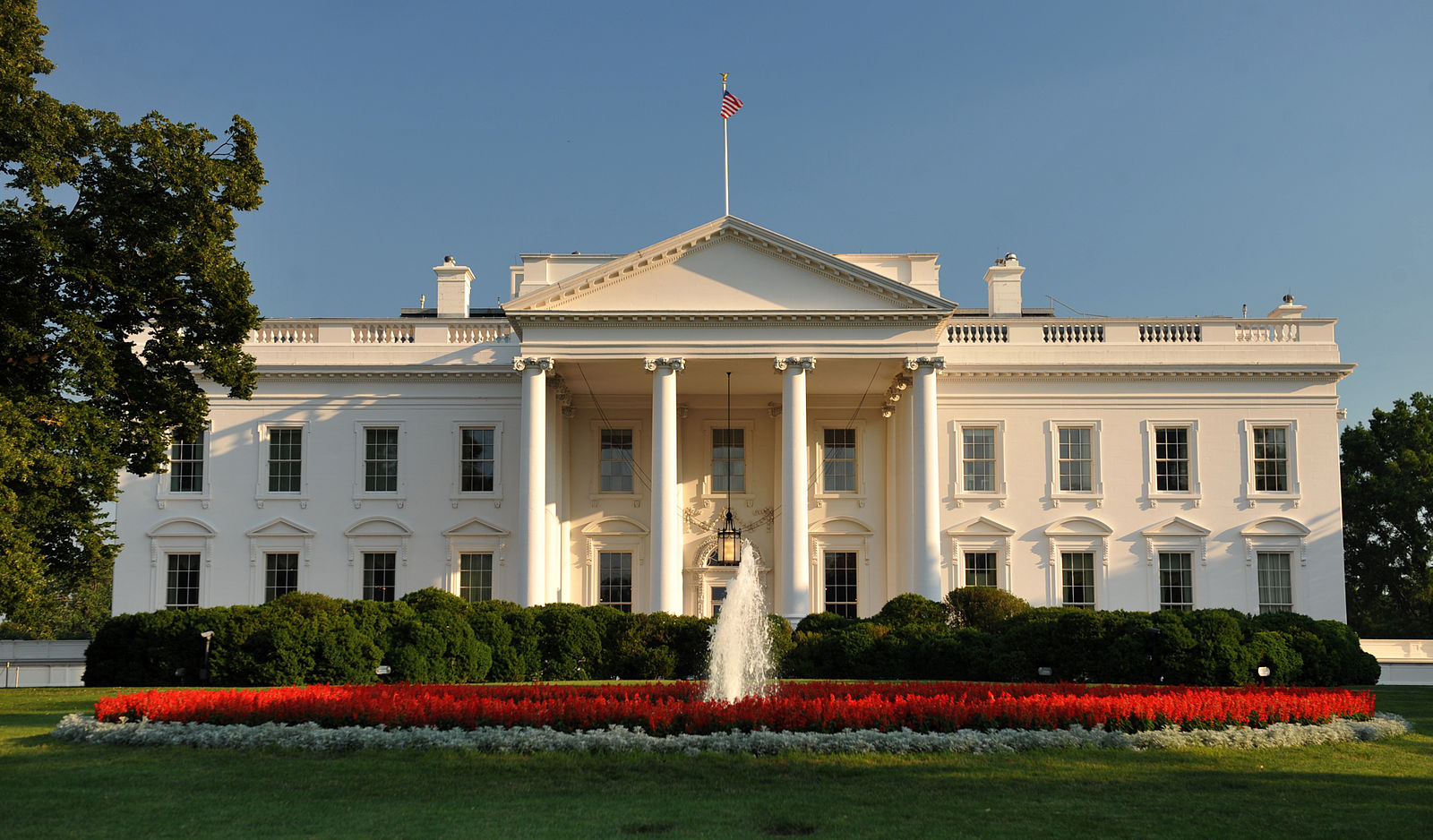 Image of the front of the white house