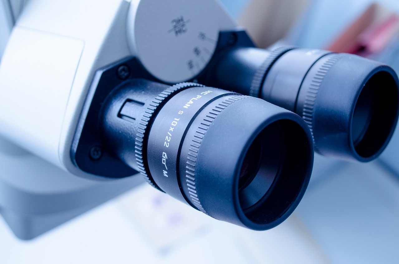 A close up on the viewing end of a lab microscope. 