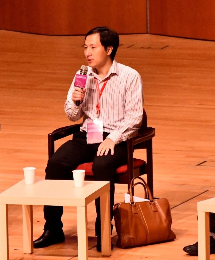 He Jiankui taking questions in 2018