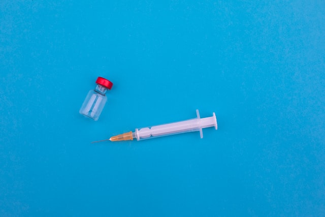 Vaccine syringe